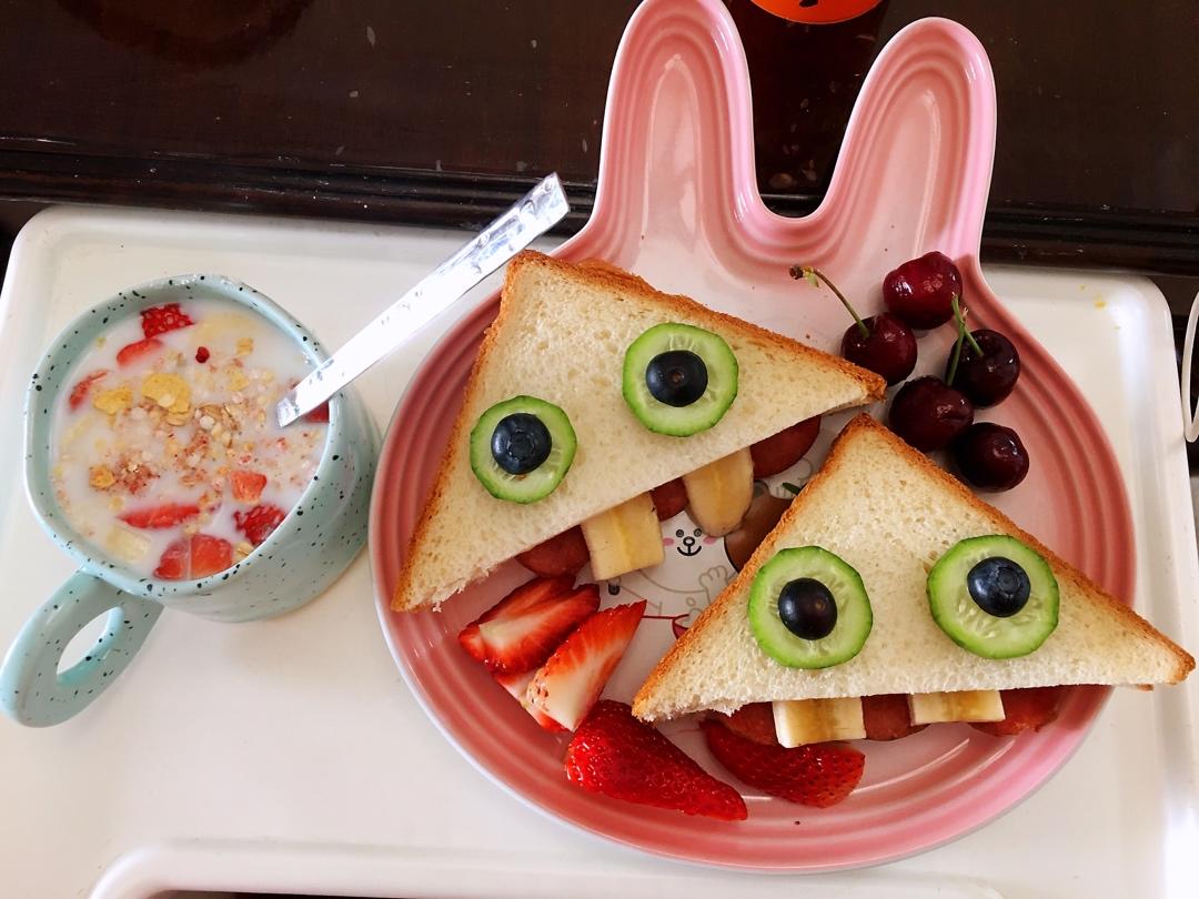 会吐舌头的大牙怪三明治