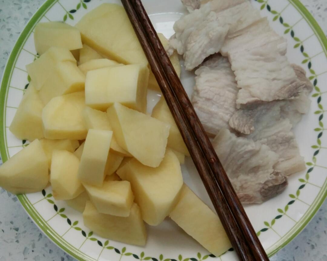 秘制土豆五花肉拌饭🍛的做法 步骤1