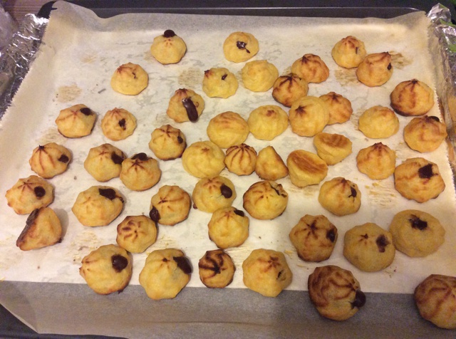 莫尼卡美食厨房：Chouquettes 法式小泡芙