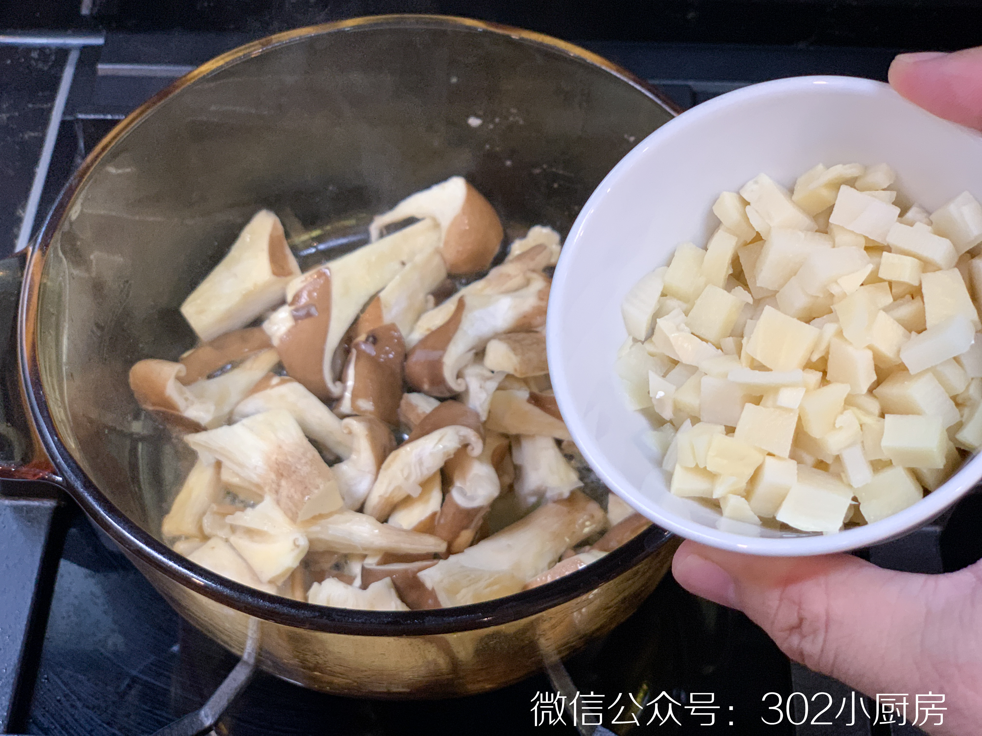 【0390】鳗鱼菌菇炊饭 <302小厨房>的做法 步骤5