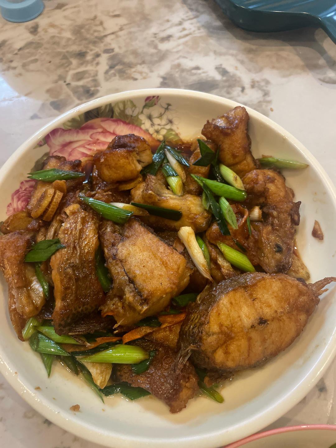 鲈鱼两吃（葱姜蒜炒鲈鱼）