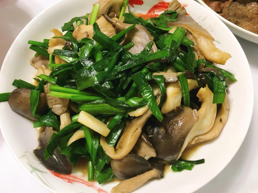 蘑菇炒韭菜