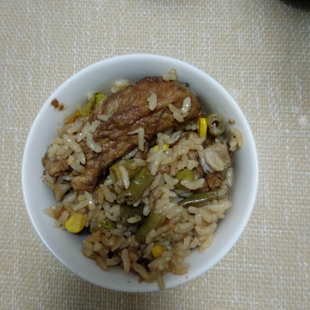 喷香排骨焖饭（爆好吃）