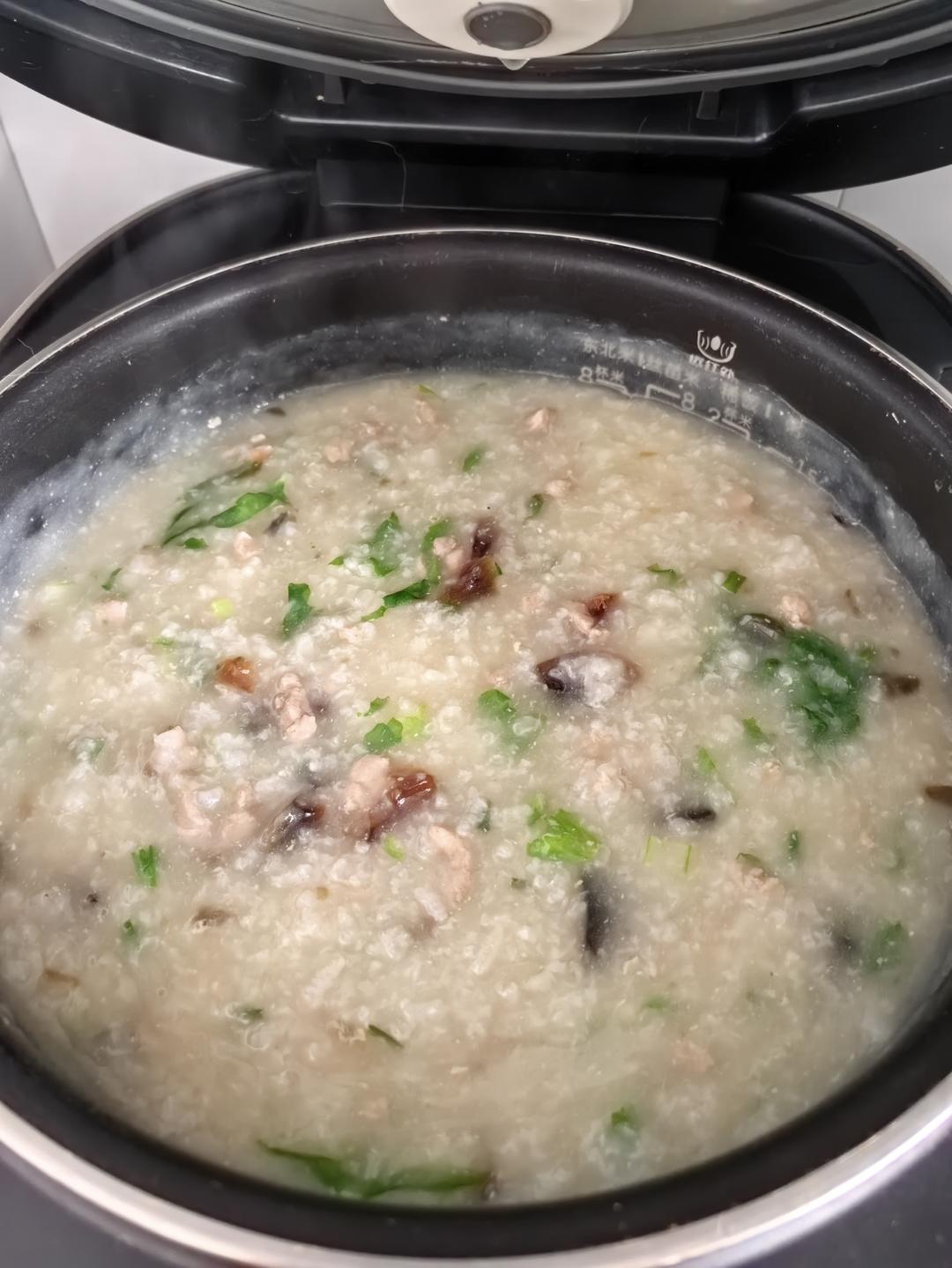 妈妈👩教我做的皮蛋瘦肉粥🥣简单快捷美味😋