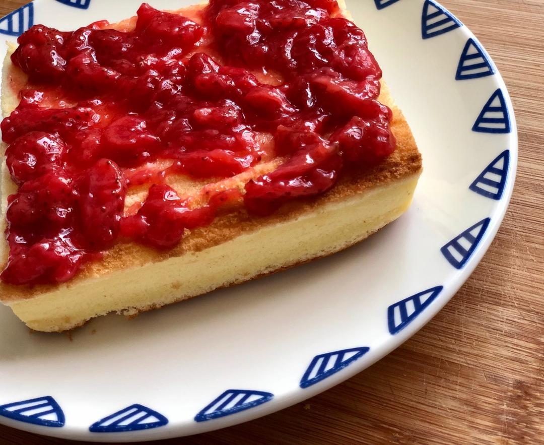 新鲜纯正的草莓果酱