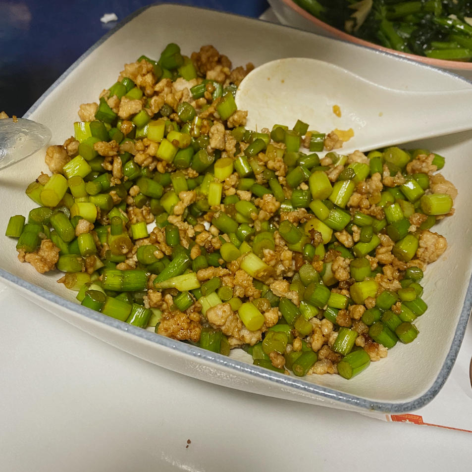 快手又下饭 — 绝味肉沫炒蒜薹丁（苍蝇头（快来做！！！