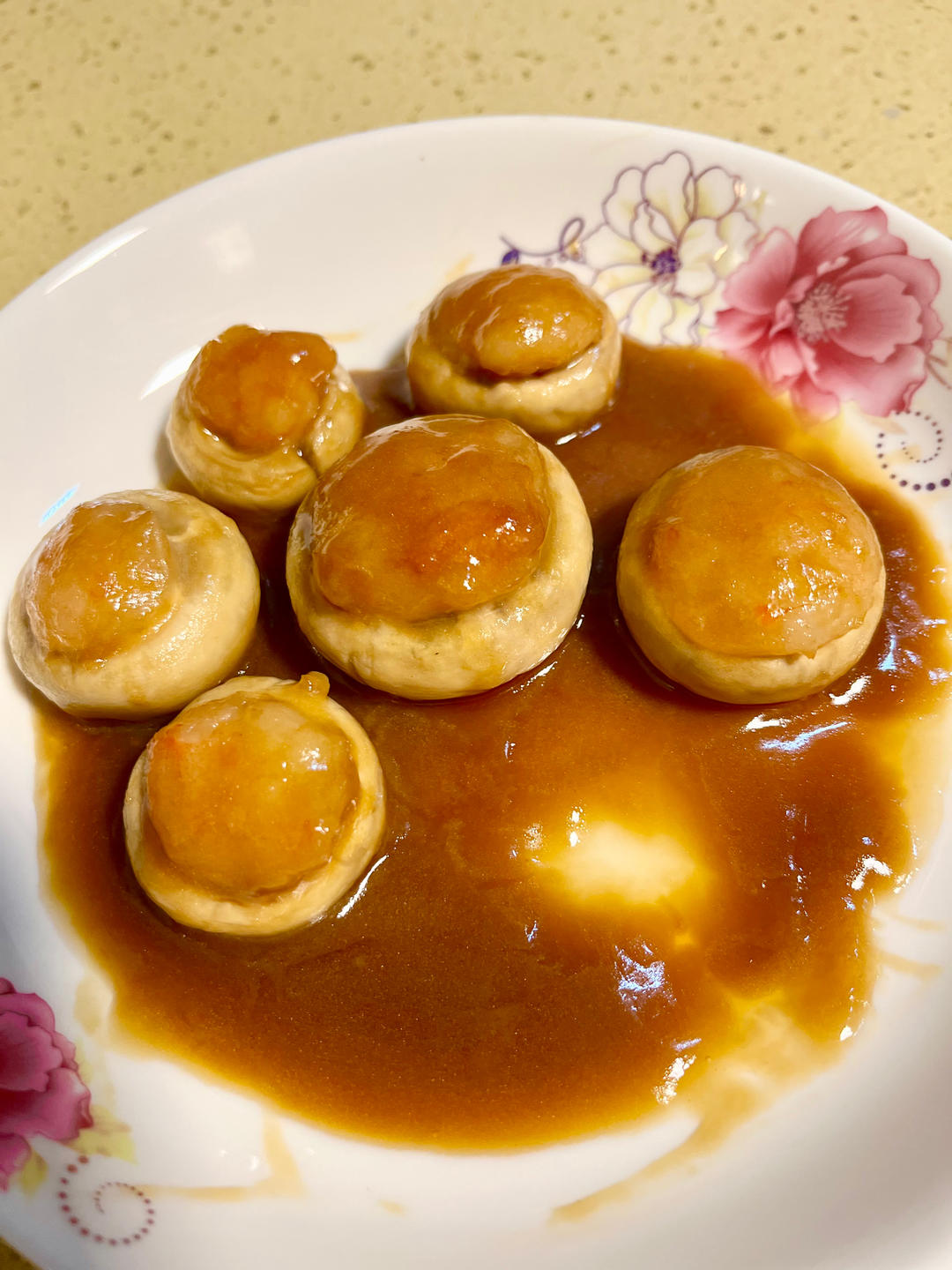 一口爆汁的虾滑酿口蘑