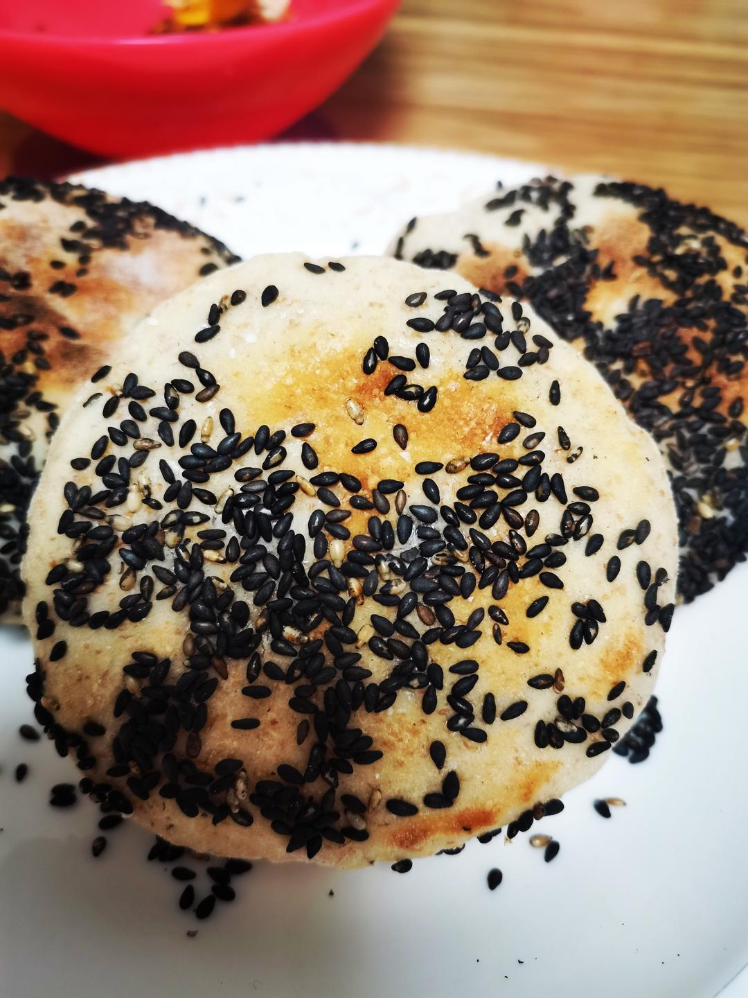 无油无盐的快手全麦芝麻烧饼