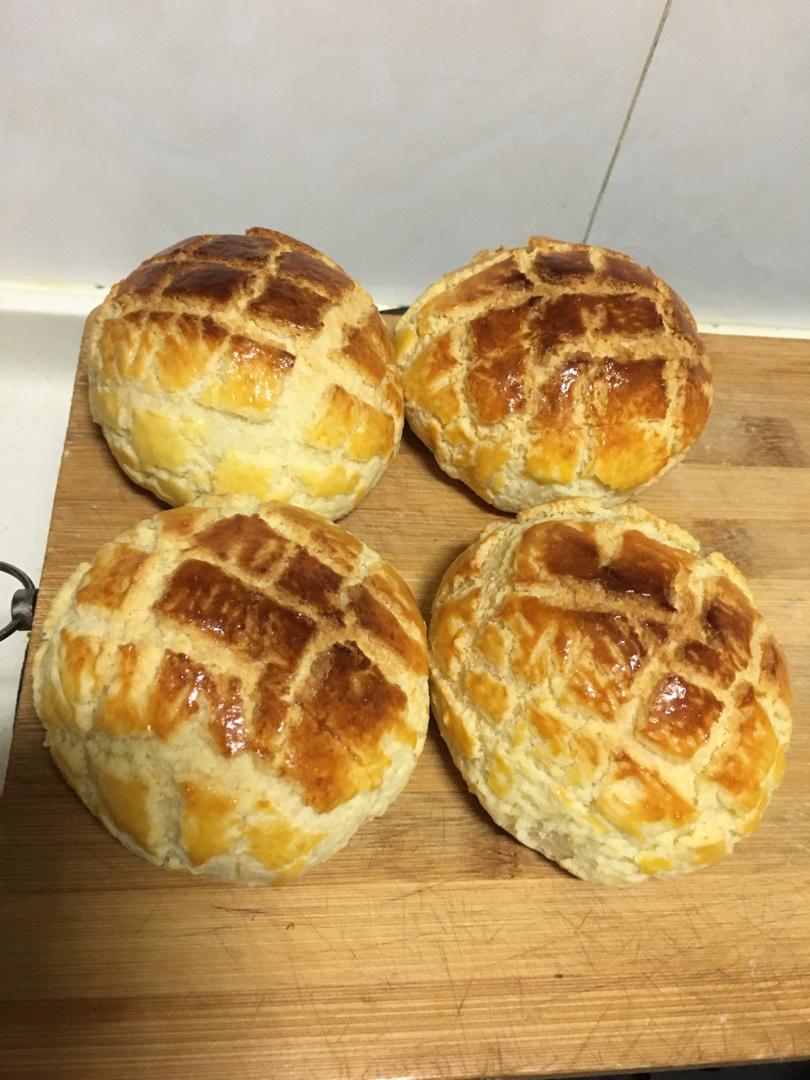 好吃到炸裂的港式菠萝包（附带制作酥皮的小视频）