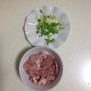 杏鲍菇炒肉片的做法 步骤2