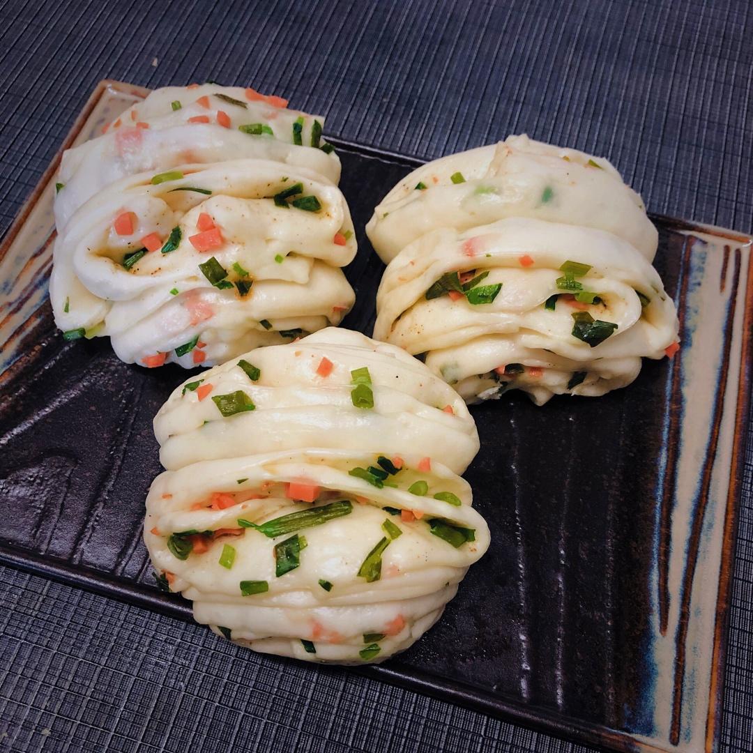 最好吃的火腿葱香花卷—附让葱不变黄的小窍门