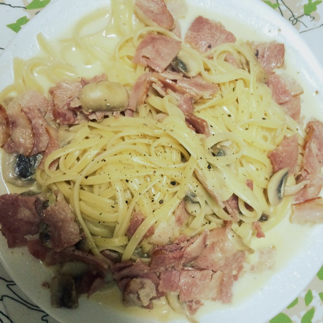 白蘑菇奶油培根意面