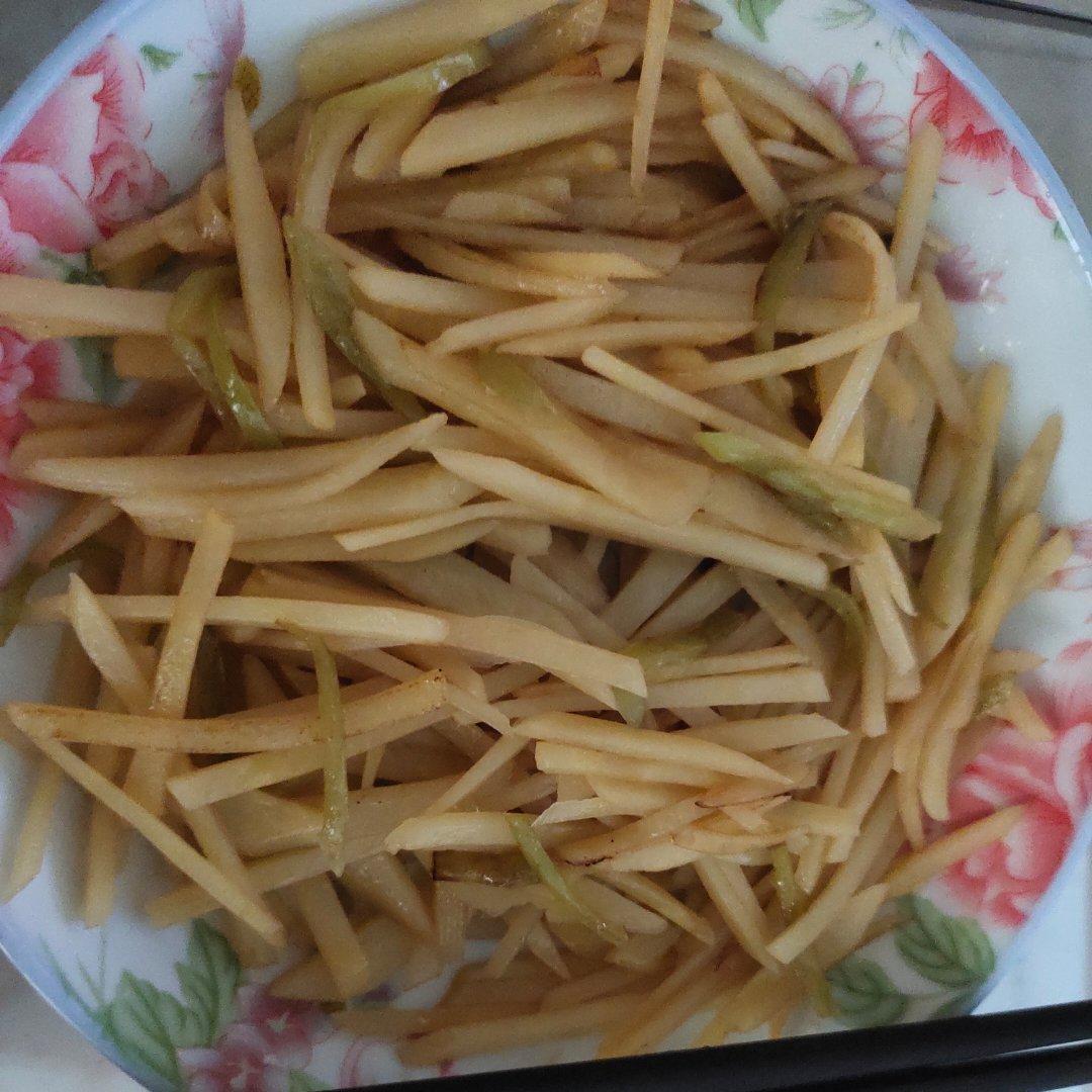酸辣土豆丝（绝对清脆爽口，比外面卖的好吃，有诀窍！）