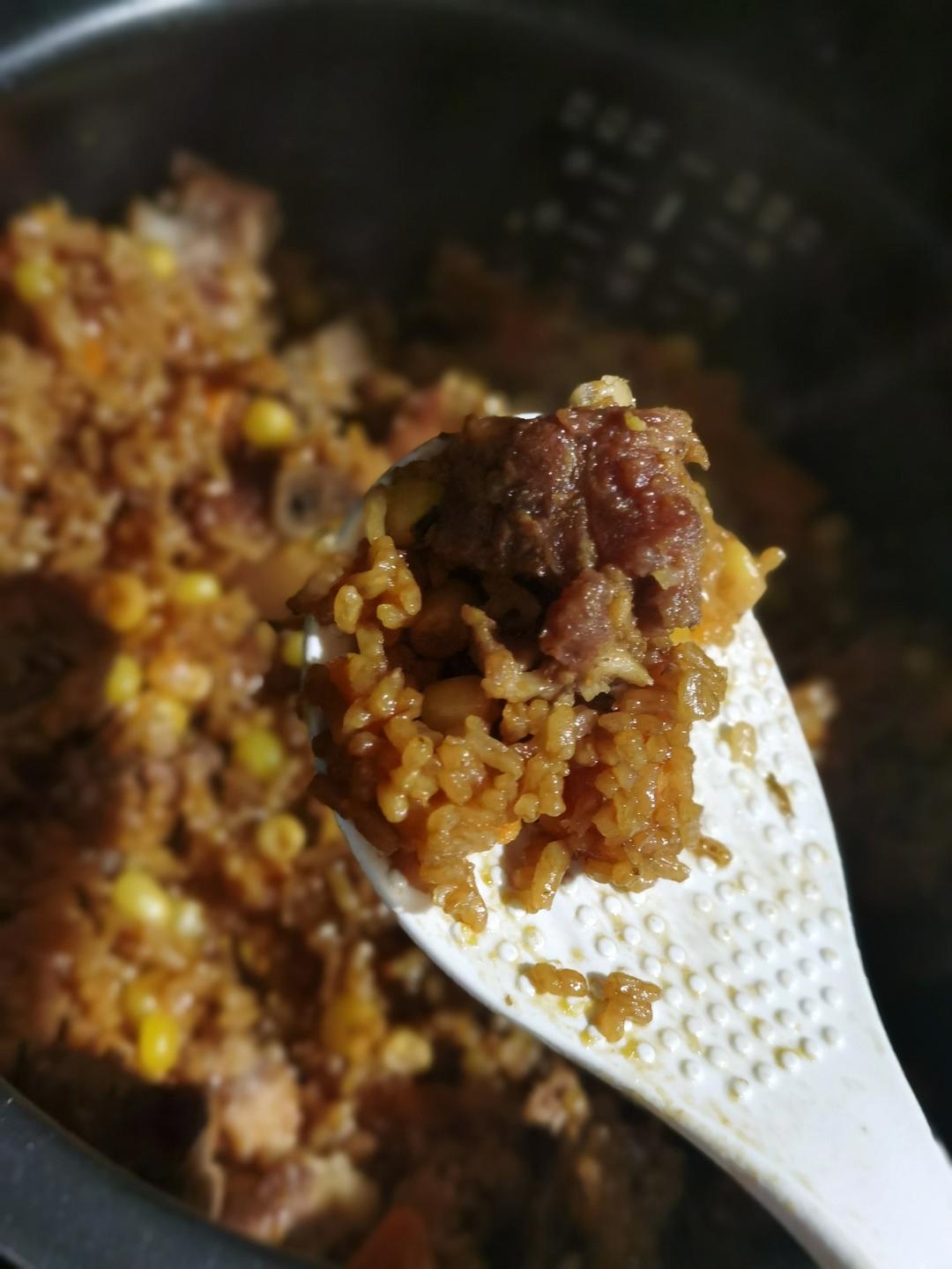 【排骨焖饭】