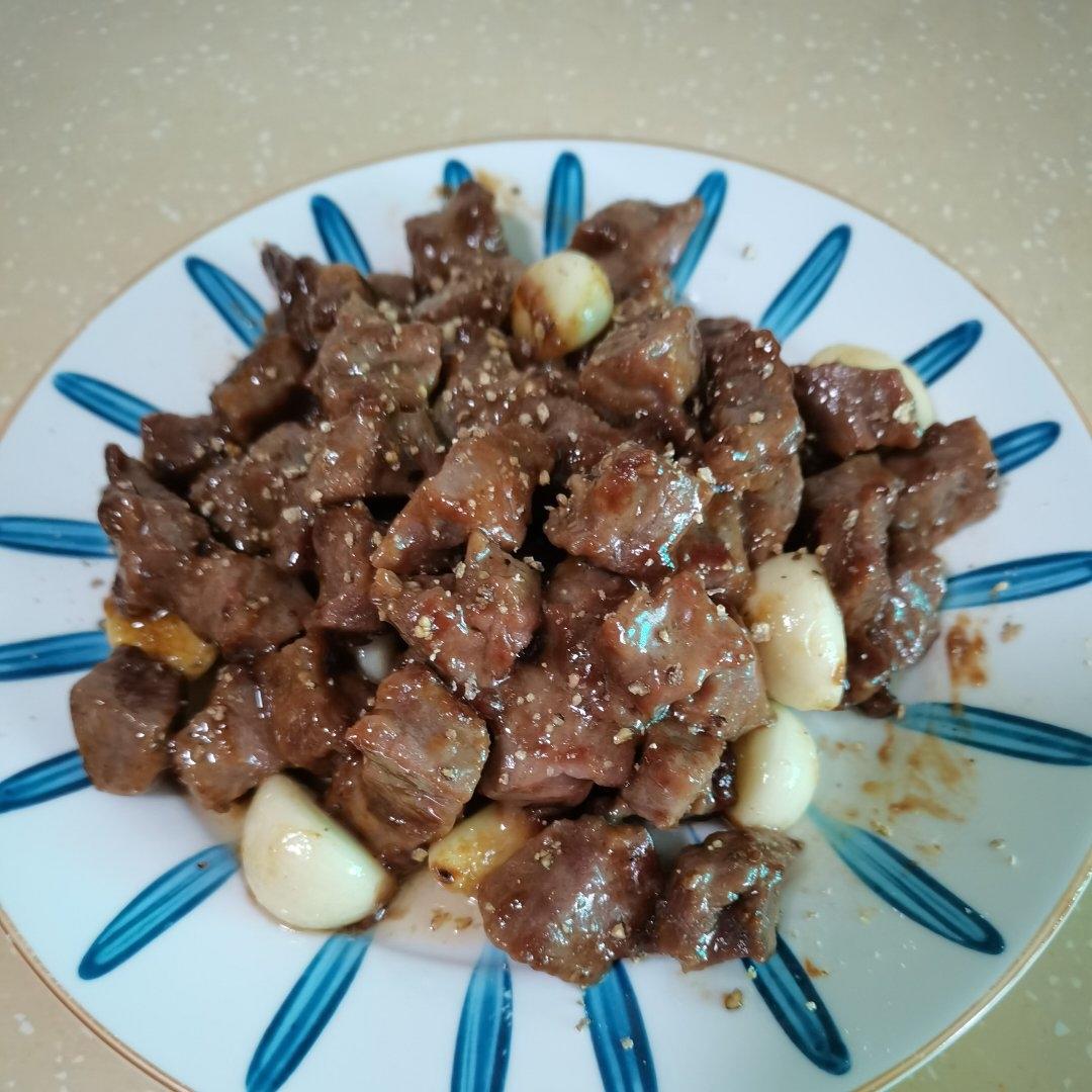 好吃到舔盘的蒜香黑椒牛肉粒