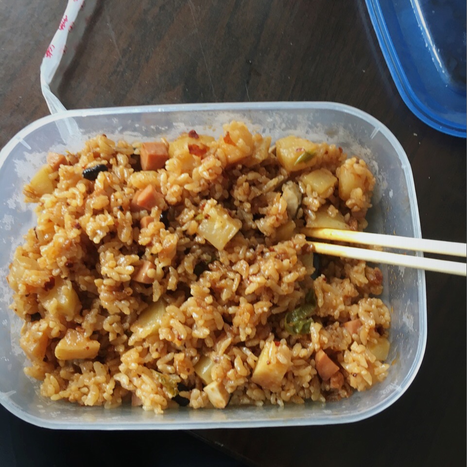 香肠土豆焖饭