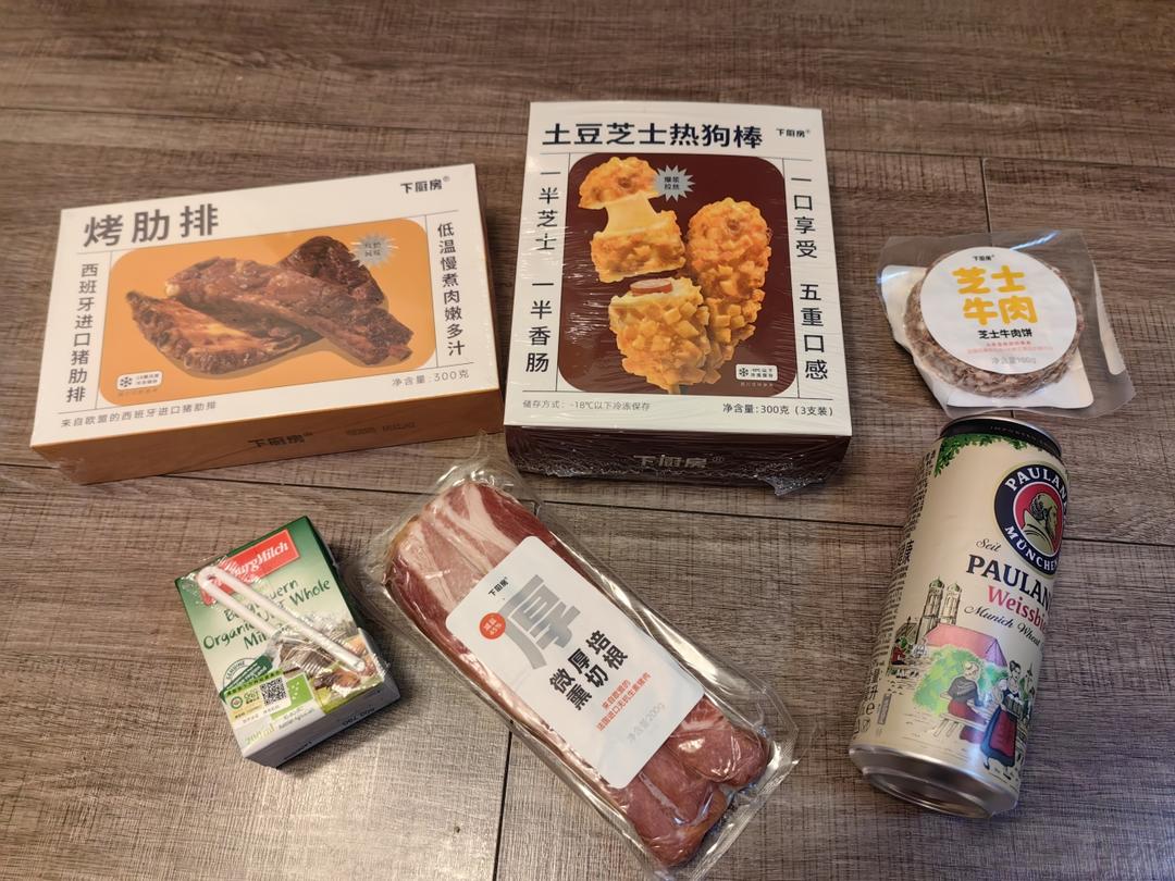 冬日精致快手下午茶（土豆芝士热狗棒沙拉 + 橙汁伏特加）