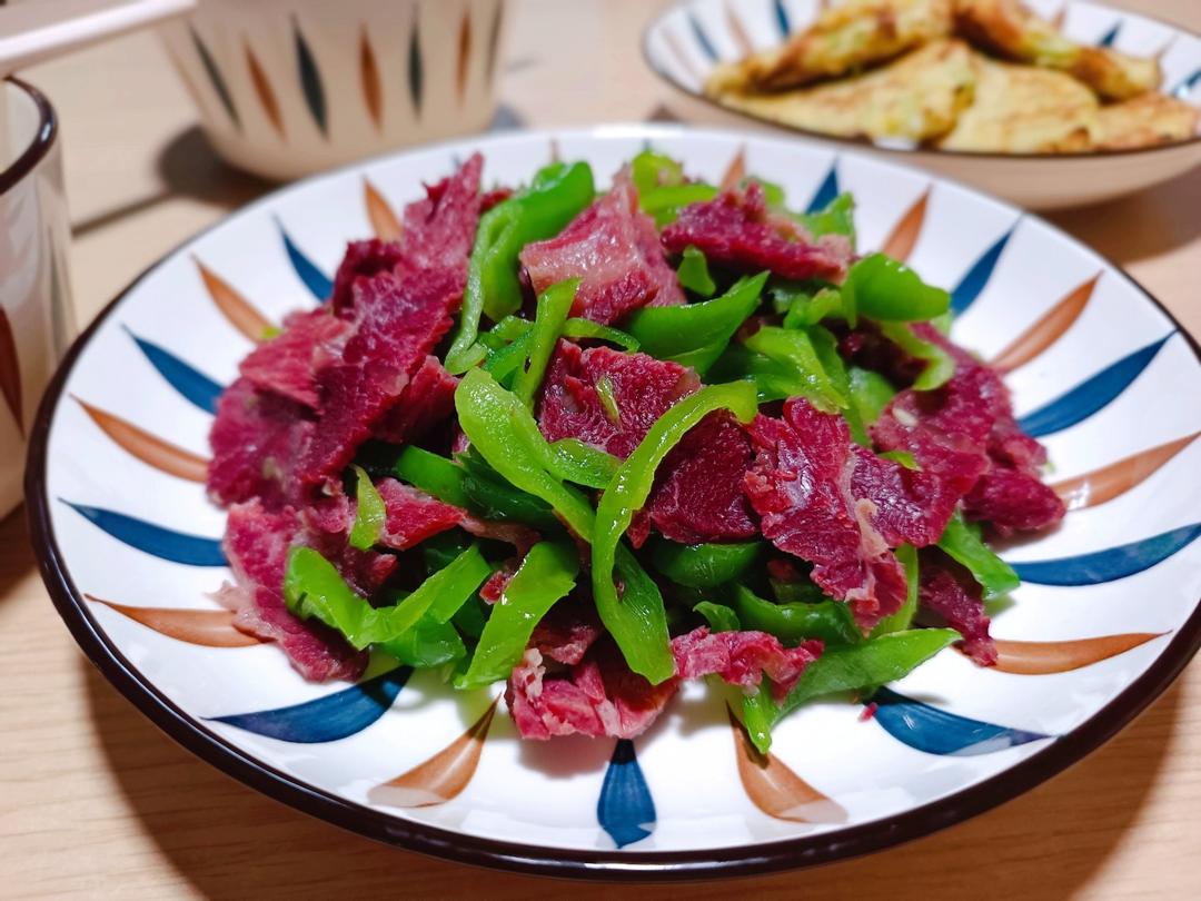 青椒炒卤牛肉｜快手又下饭