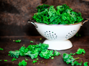 健康羽衣甘蓝沙拉 marinated kale salad-Nadia Damaso的做法 步骤1