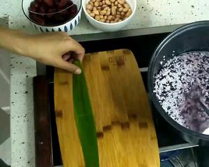 芦苇叶包粽子的做法 步骤6