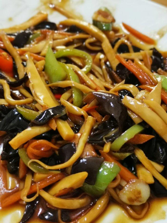 手撕杏鲍菇炒青椒