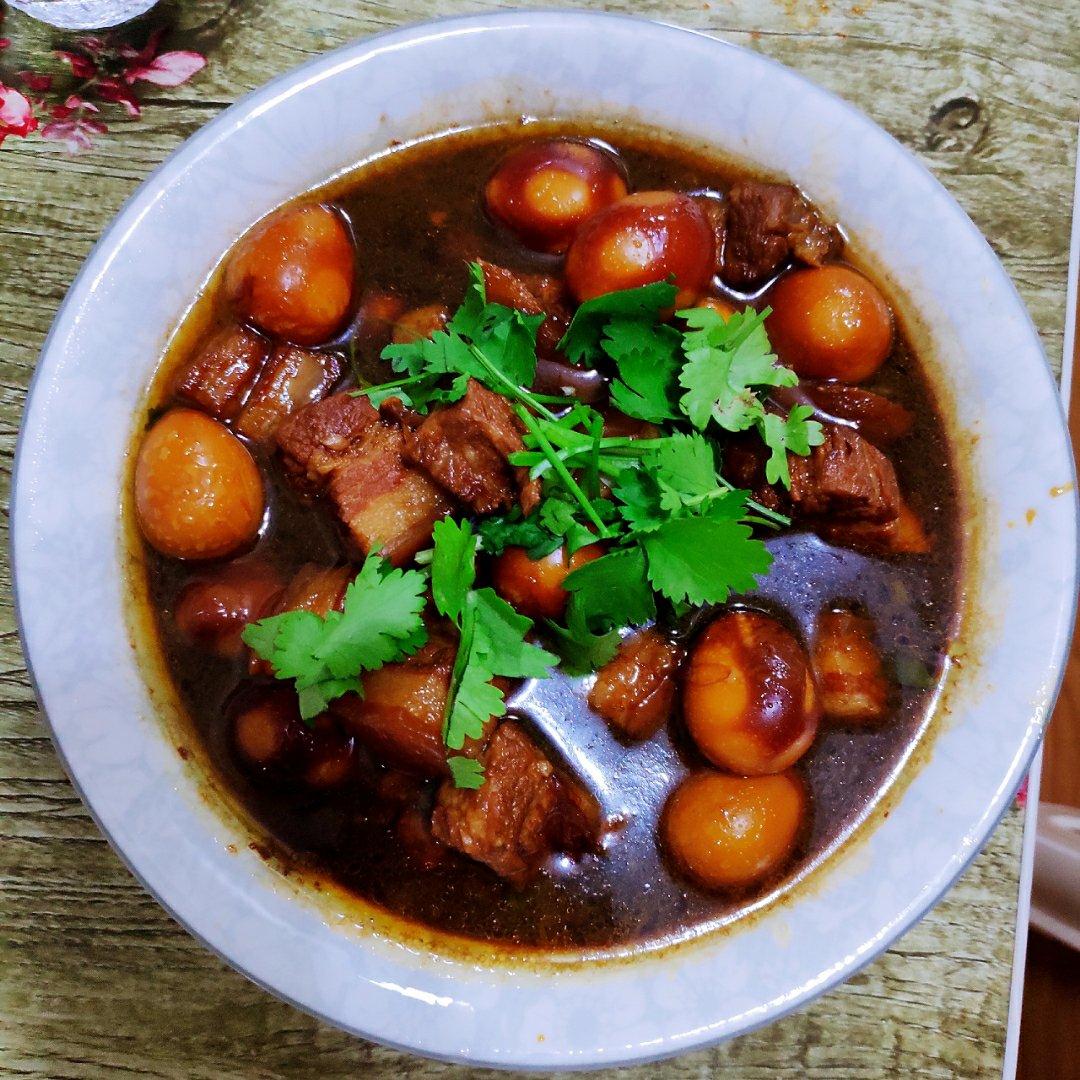 加了鹌鹑蛋后，这盘红烧肉，美味的逆天啦——鹌鹑蛋烧肉（孔瑶食谱）