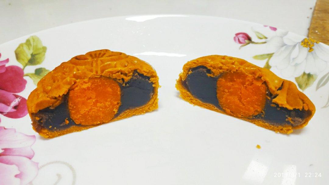 广式月饼—蛋黄莲蓉月饼