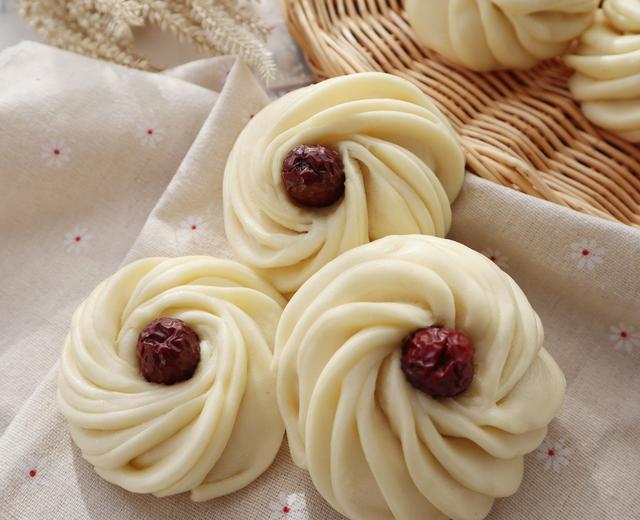 网红奶香红枣花卷❤️松软香甜❗️造型馒头一次发酵法(内附花卷手法视频)的做法