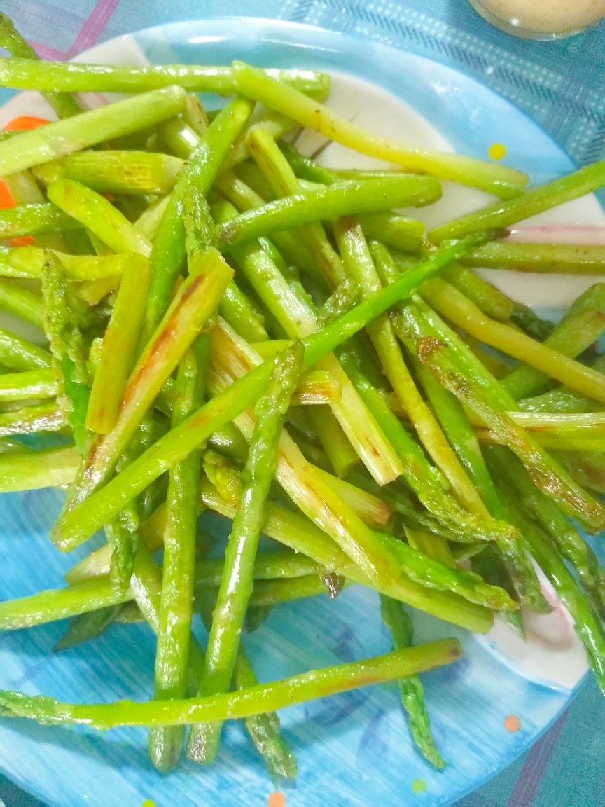 黑胡椒煎芦笋（新手水焯版）——牛排搭档