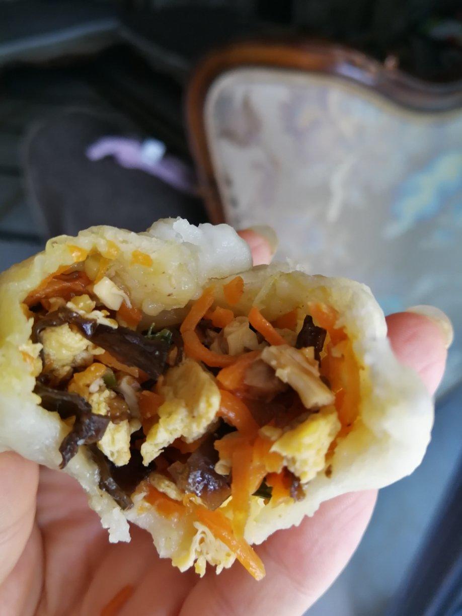 胡萝卜木耳鸡蛋素包子