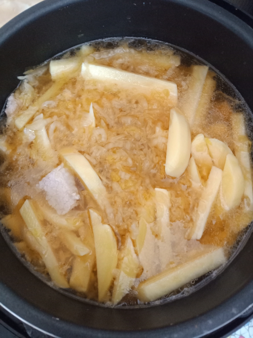 酸菜炖土豆条的做法