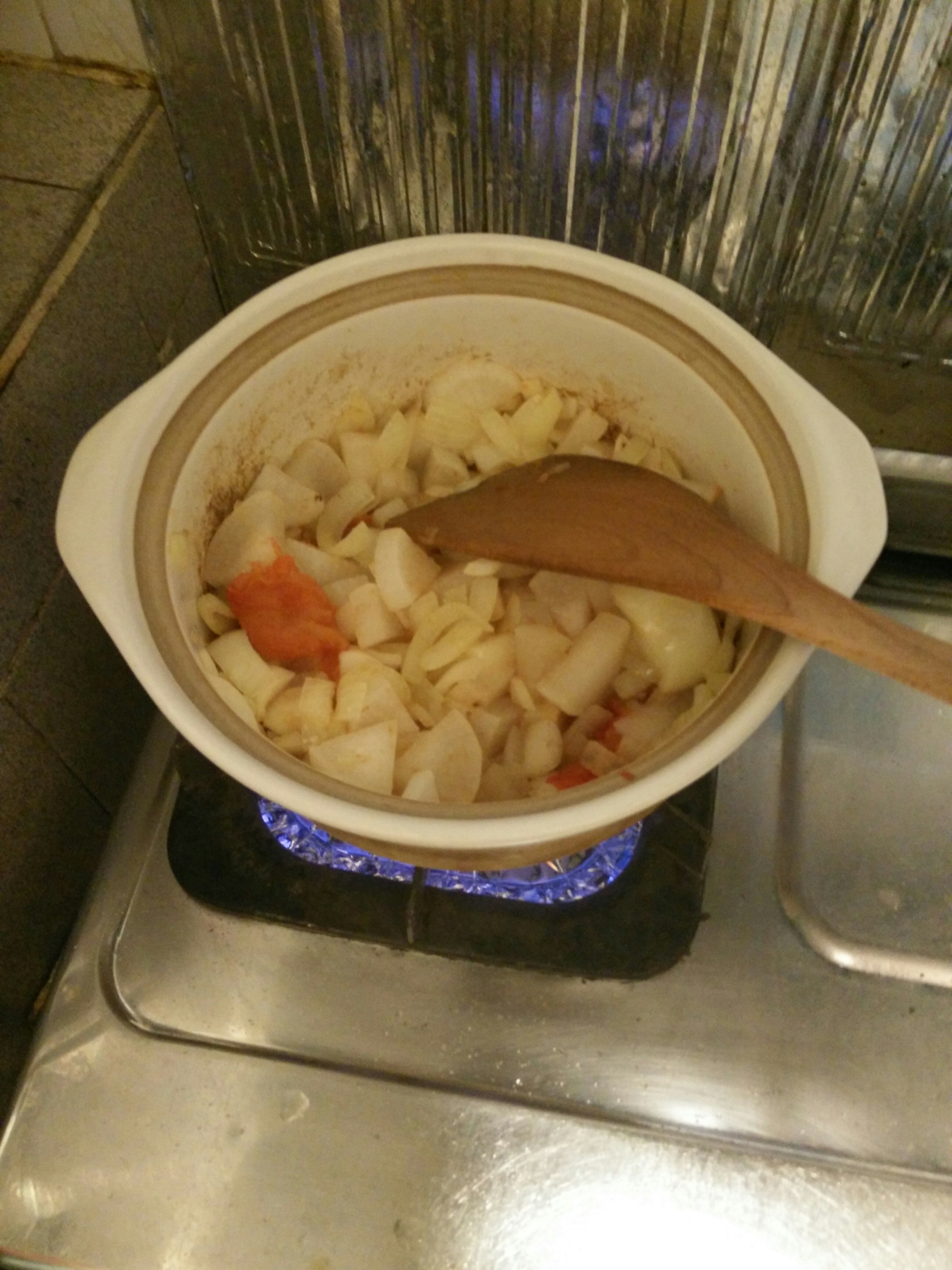 洋葱蘿蔔牛肉煲的做法 步骤7