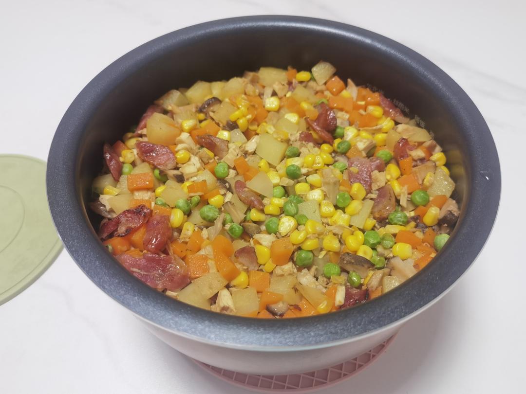 懒人必备～电饭煲腊肠焖饭