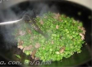 榄菜肉末四季豆的做法 步骤3