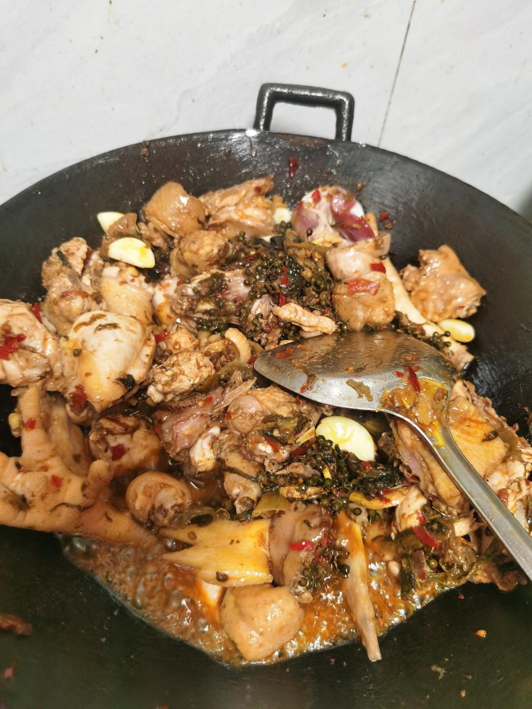 酸菜芋儿鸡（家常做法）的做法 步骤6