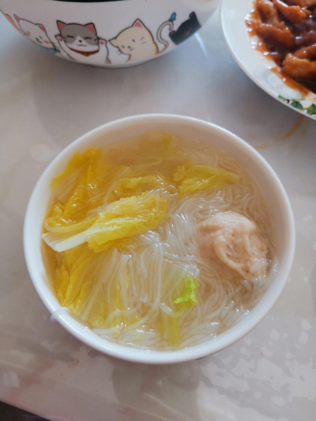 白菜丸子粉丝汤