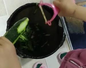 黄瓜手工面条的做法 步骤1