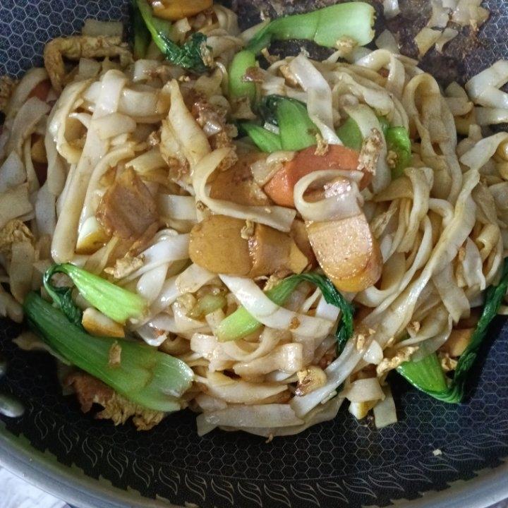 路边摊的炒河粉