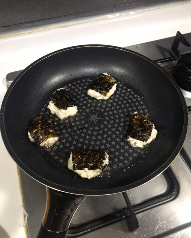 豆腐鲜虾海苔饼