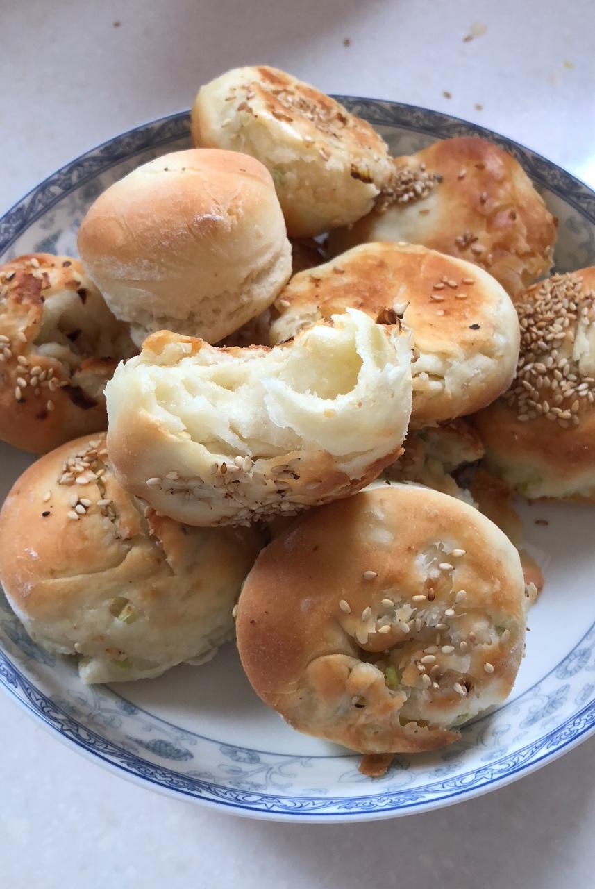 阿tttt跳跳版做的油酥葱香烧饼