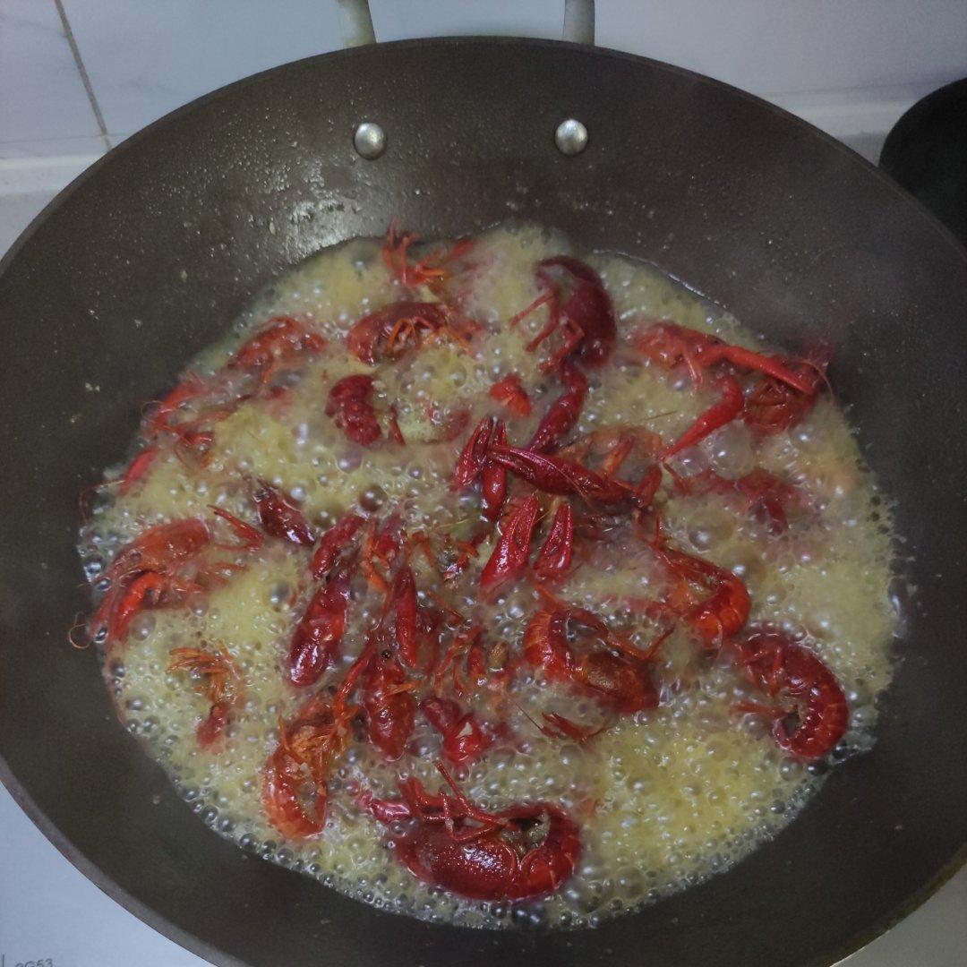 最正宗蒜泥龙虾配方（完美还原龙虾店正宗口味）