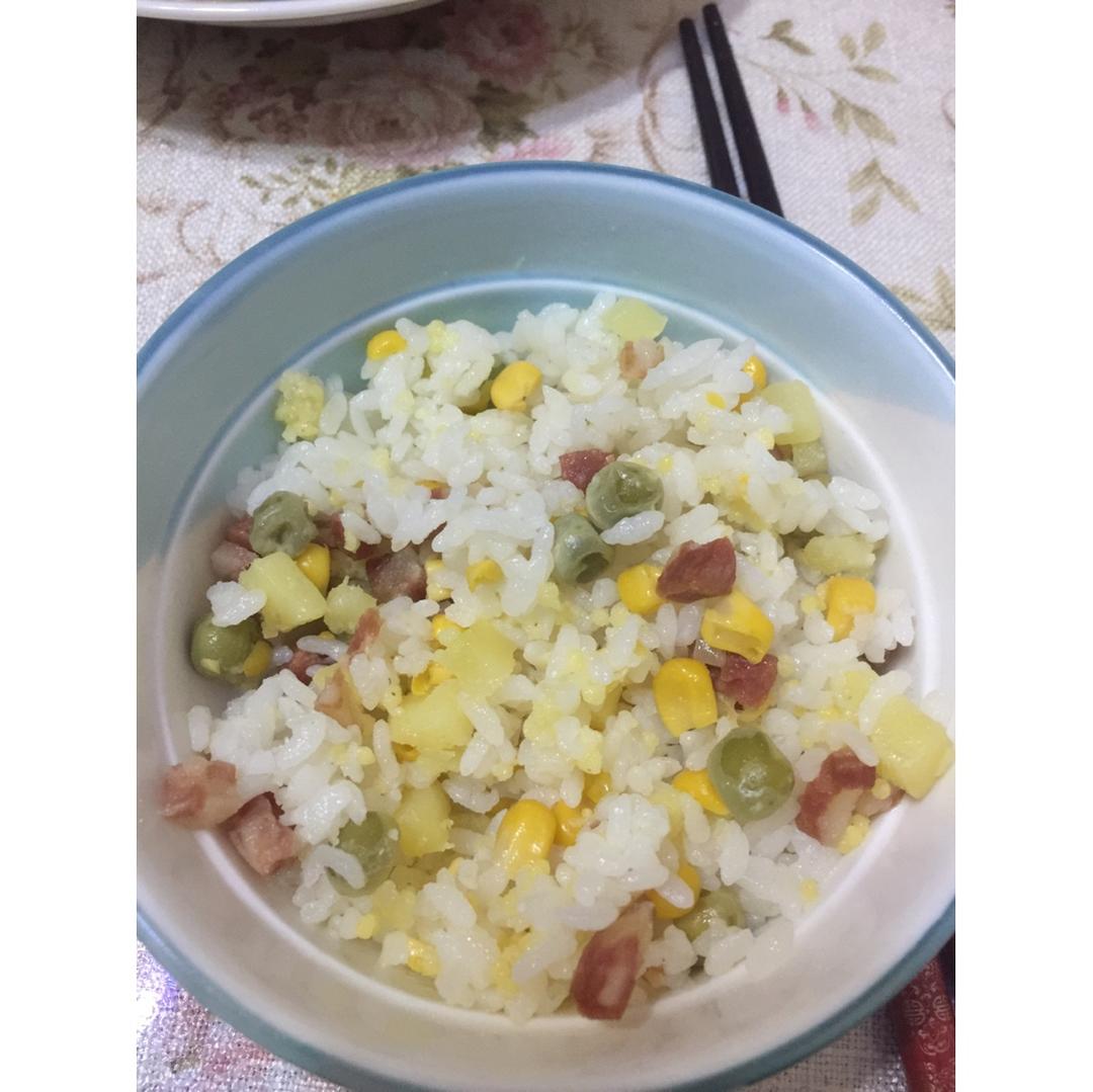 超快手的电饭锅腊肠焖饭