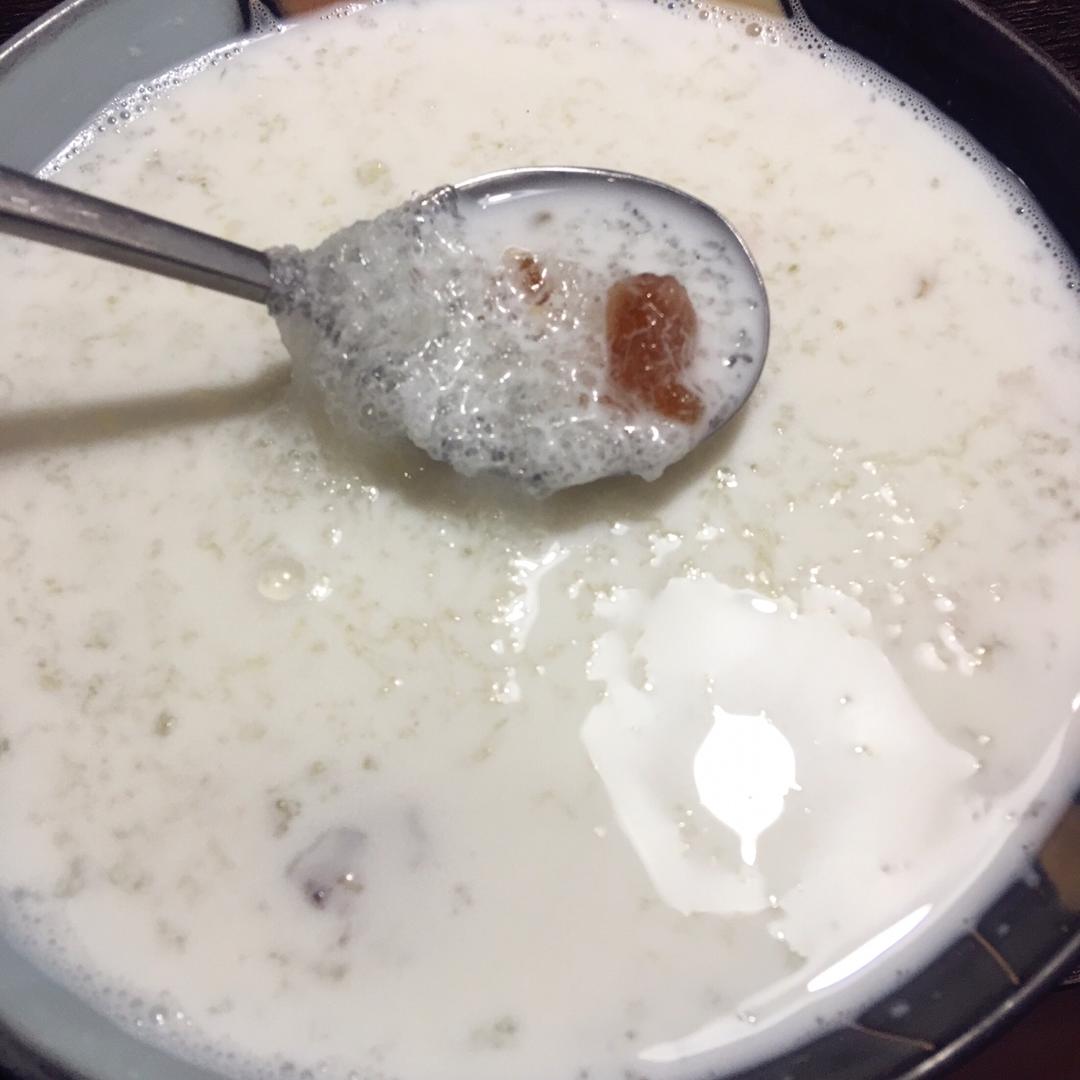 雪燕炖牛奶