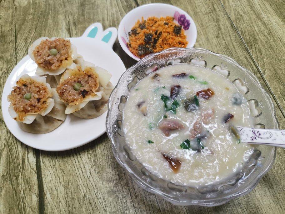 妈妈👩教我做的皮蛋瘦肉粥🥣简单快捷美味😋
