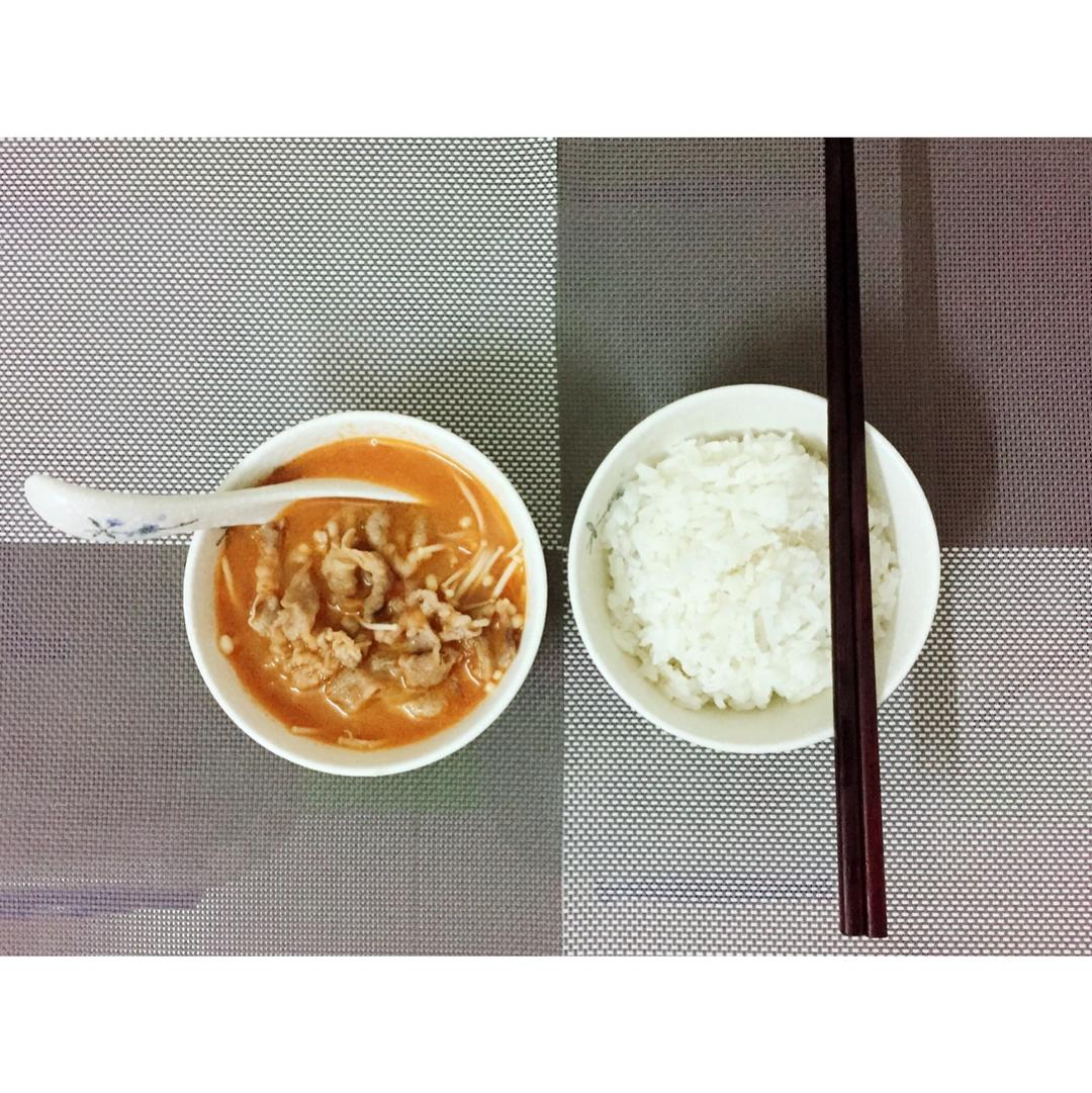 金针菇肥牛番茄锅