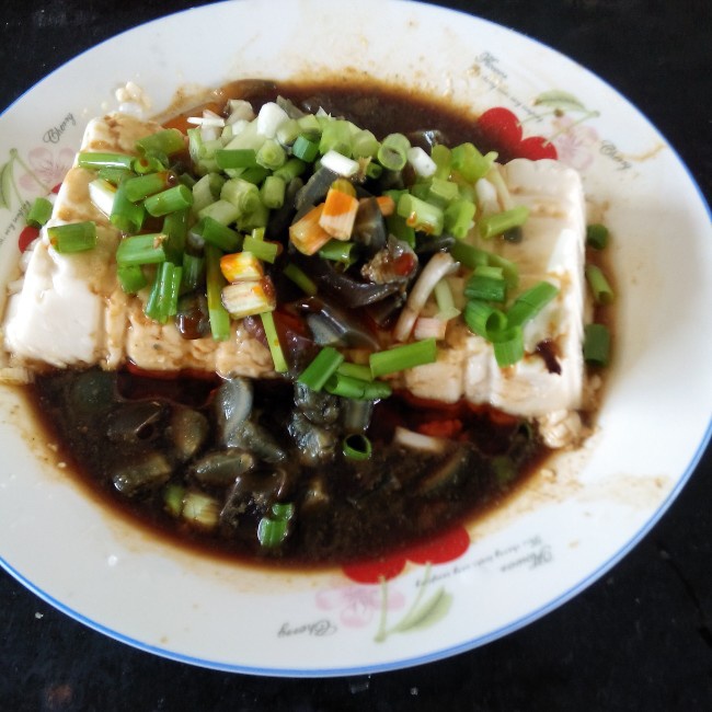 凉拌皮蛋豆腐