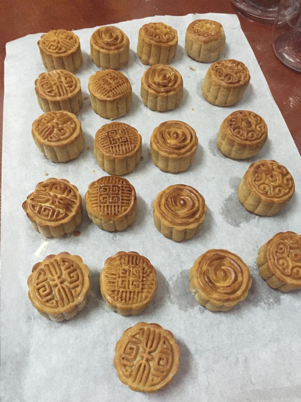 广式月饼—蛋黄莲蓉月饼