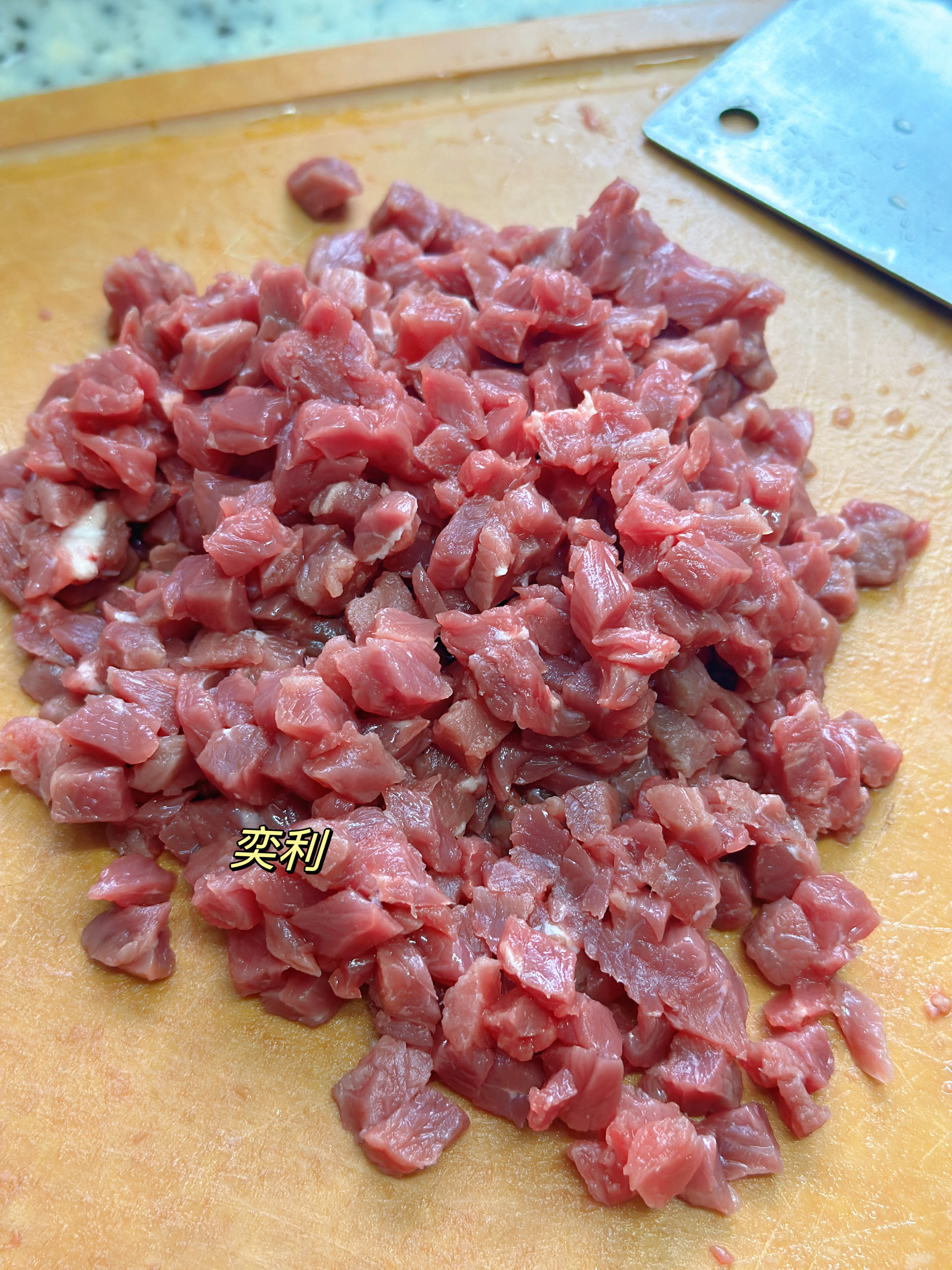 小美版香菇牛肉酱的做法 步骤3