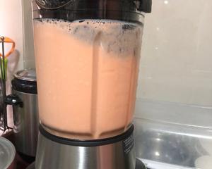 一分钟解锁颜值满分胡萝卜苹果奶昔的做法 步骤2