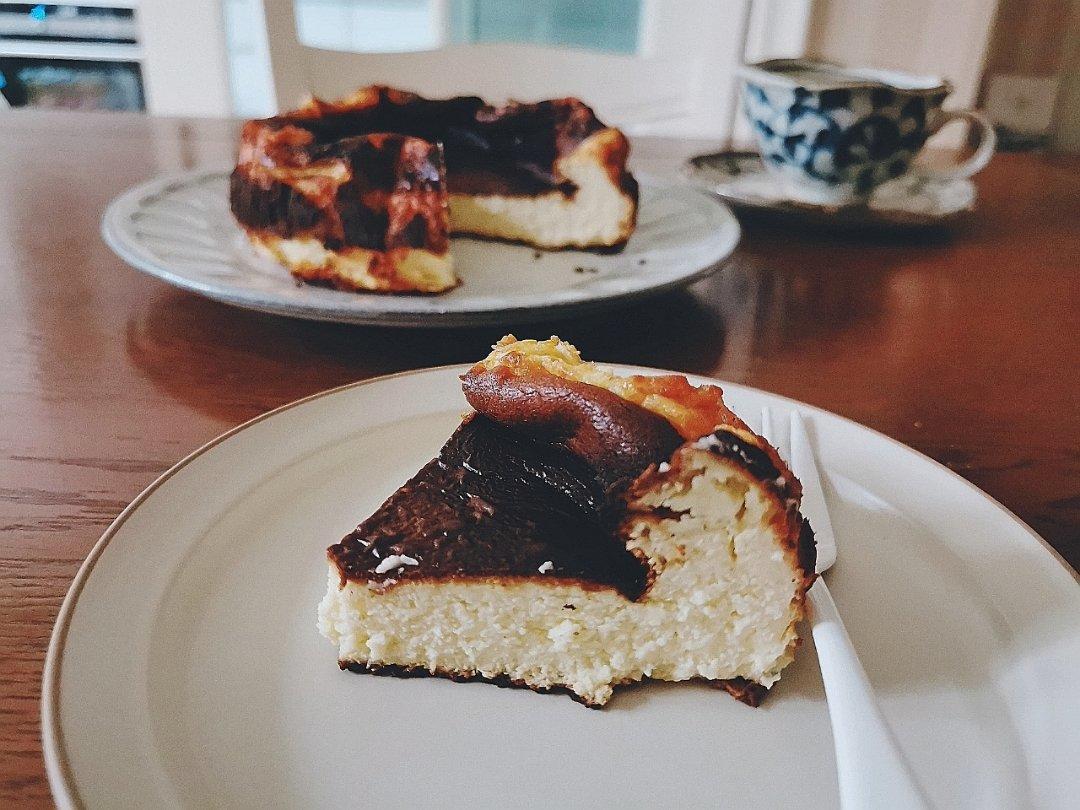 小薇001做的"烧伤"的奶酪蛋糕burnt cheese cake